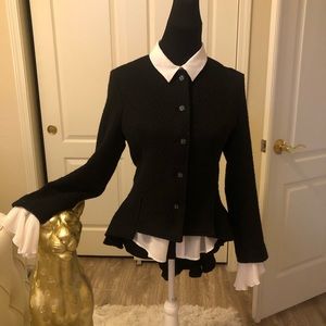 CODO cropped fitted blazer with long tail in the back size Petite Large